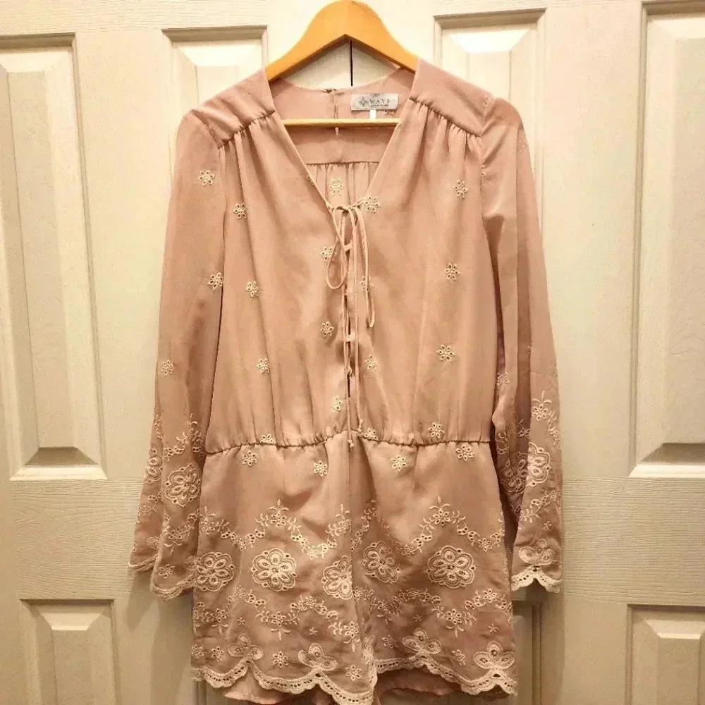 WAYF Embroidered Romper- Size Large- NWOT (worn 2 hours)🌸